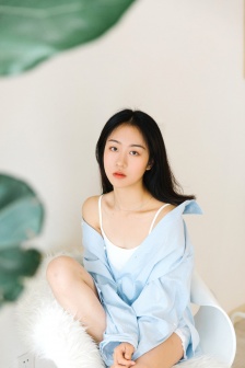 被全村人享用的校花雯雯小说